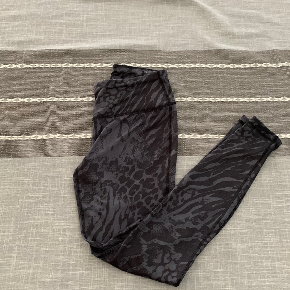 Brand: Zelos size: small color: black and gray NEVER WORN